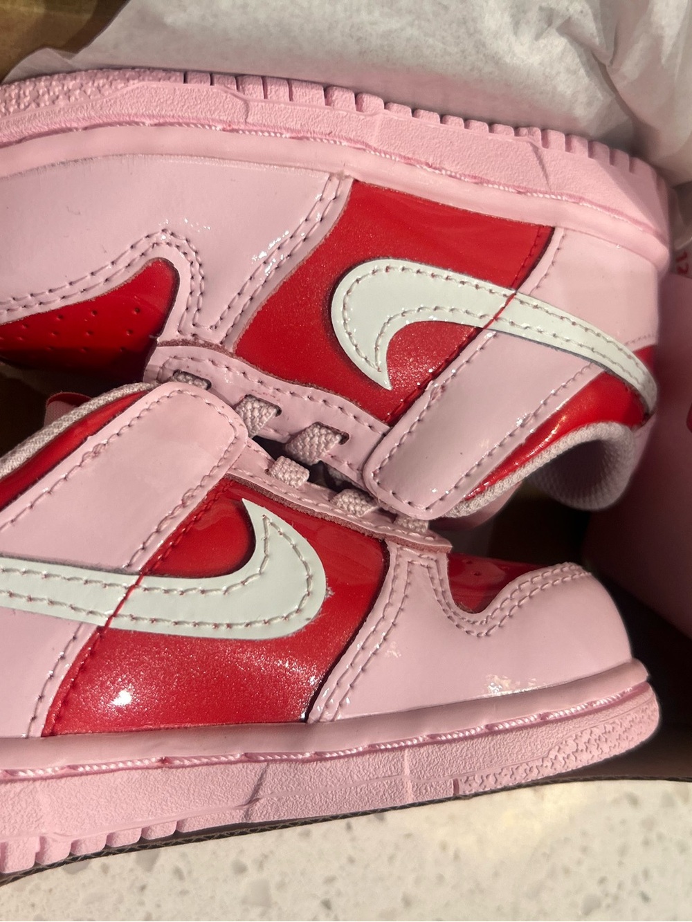 Nike Kids Low-Top Sneakers in Pink, Red & White